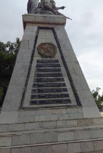 Памятник в Геленджике 2